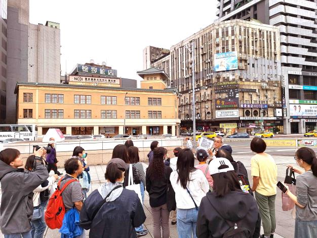 以國家攝影文化中心臺北館為起點，認識古蹟故事，欣賞典雅建築風格與細節。