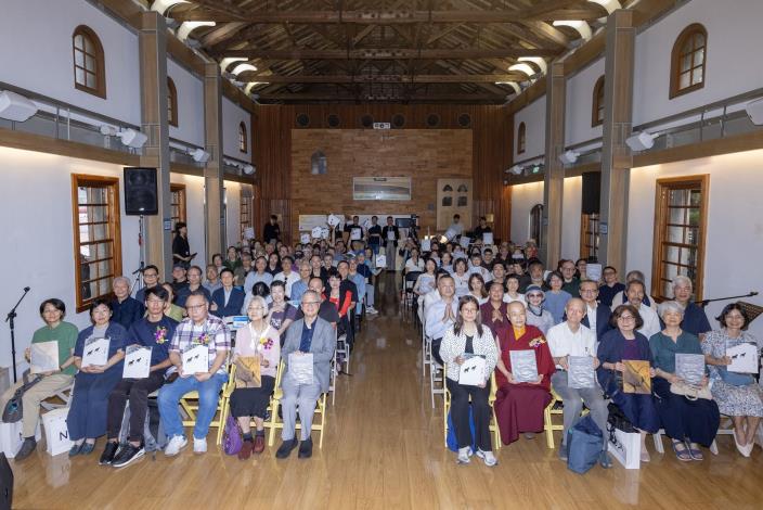 國立臺灣美術館、國家攝影文化中心策劃出版《臺灣攝影家》系列叢書邁向第九輯，今年度出版《謝震隆》、《林芙美》、《張詠捷》專書，今（22）舉辦新書發表會匯聚攝影界及藝術界等專家學者共同見證。