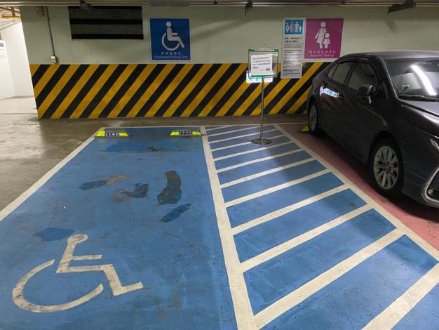 本館地下停車場無障礙車位及婦幼優先停車位