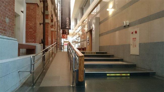 一樓展廳無障礙坡道
