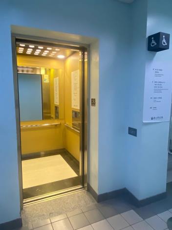 輪椅者可搭乘電梯可至一樓