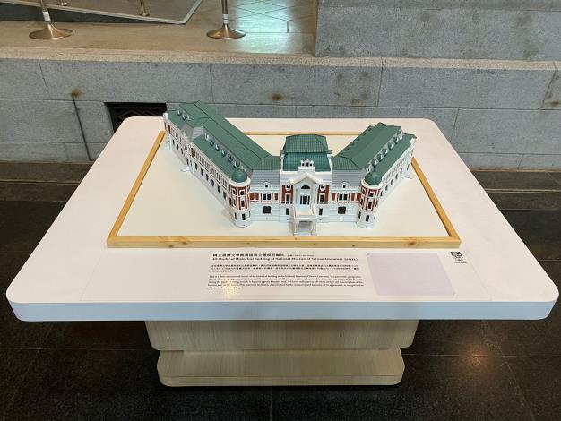 本館一樓藝文大廳視障建築輔具(點字導覽)