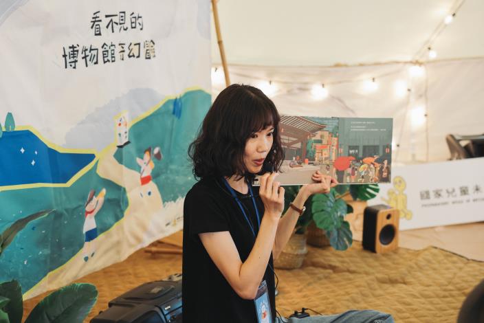 1 在繪本《寂靜的聲音》中，我們和孩子一起探尋聲音的秘密，打開對「寂靜」的想像。
