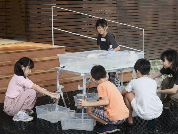 小組合作完成水的循環系統