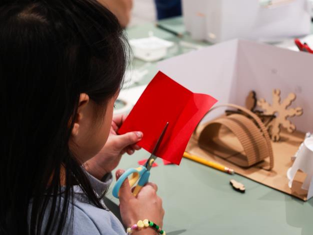 剪貼與搭建 思考展場中可以加入那些設施