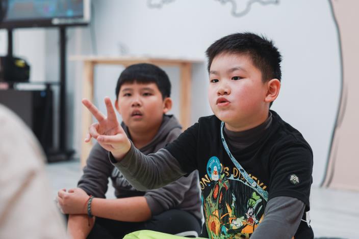8.孩子認真參與討論並發表意見