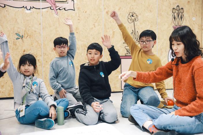 11孩子們積極參與討論