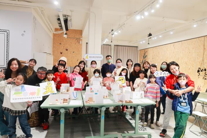 畫筆成了表達的工具，空間則成了孩子說話的語言。