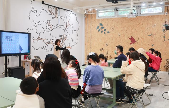 從繪本共讀開始，我們邀請親子一起展開對博物館的想像