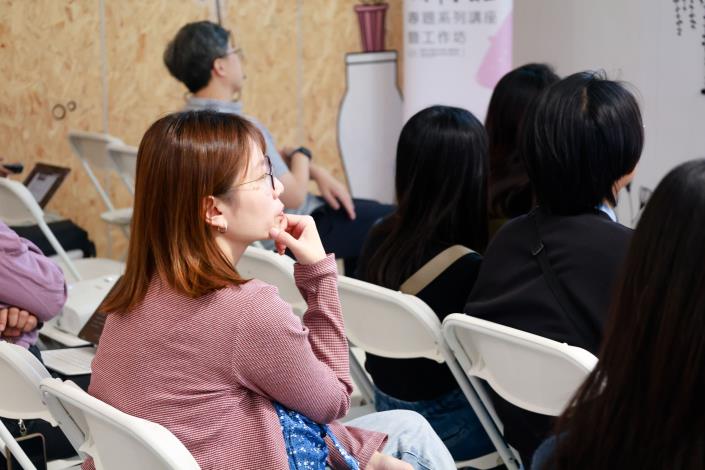 講座引導參與者延伸思考教育活動中的回饋與挑戰。