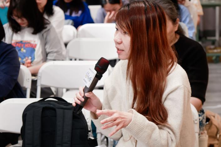 參與者提出兒童參與相關議題的提問，與講者交流想法。