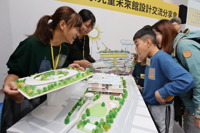 國家兒童未來館以「森林中出現的兒童之城」為概念，融合自然元素，打造不同城市的空間特色，每一樓層都宛如打開禮物般，讓孩子驚喜萬分。