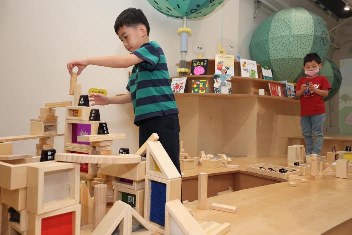 國家兒童未來館願景館即日啟用，邀請大小朋友在「秘密基地」中盡情玩樂、發想各種創意，快樂玩耍交朋友。