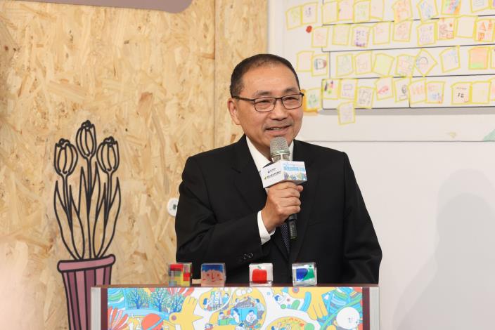 新北市長侯友宜表示，位在新北新板特區的這塊精華土地，能夠規劃成為國家兒童未來館受益最多的絕對是新北市民。