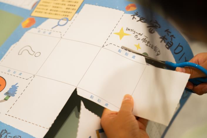 11_也設計了可以動手做的「秘密箱」，將那些不敢告訴大人的話藏在裡面