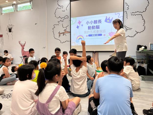 9. 孩童以小小館長身分，分享所期待的展覽內容。