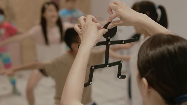 3.用自己的身體來探索「測量」奧祕。並完成一件屬於大家「測量藝術創作」吧！