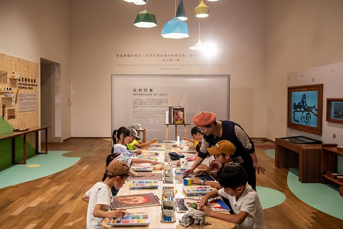 微光中小教室邀請小朋友創作寫生