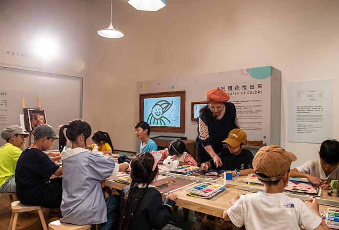 親子共融場域將近現代藝術作品中的顏色作為創作靈感