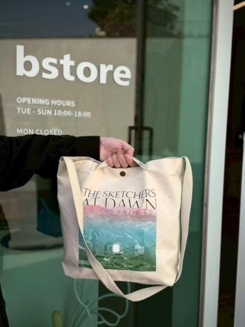 The Sketchers at Dawn — Convertible Carry Bag (Exhibition Product) 