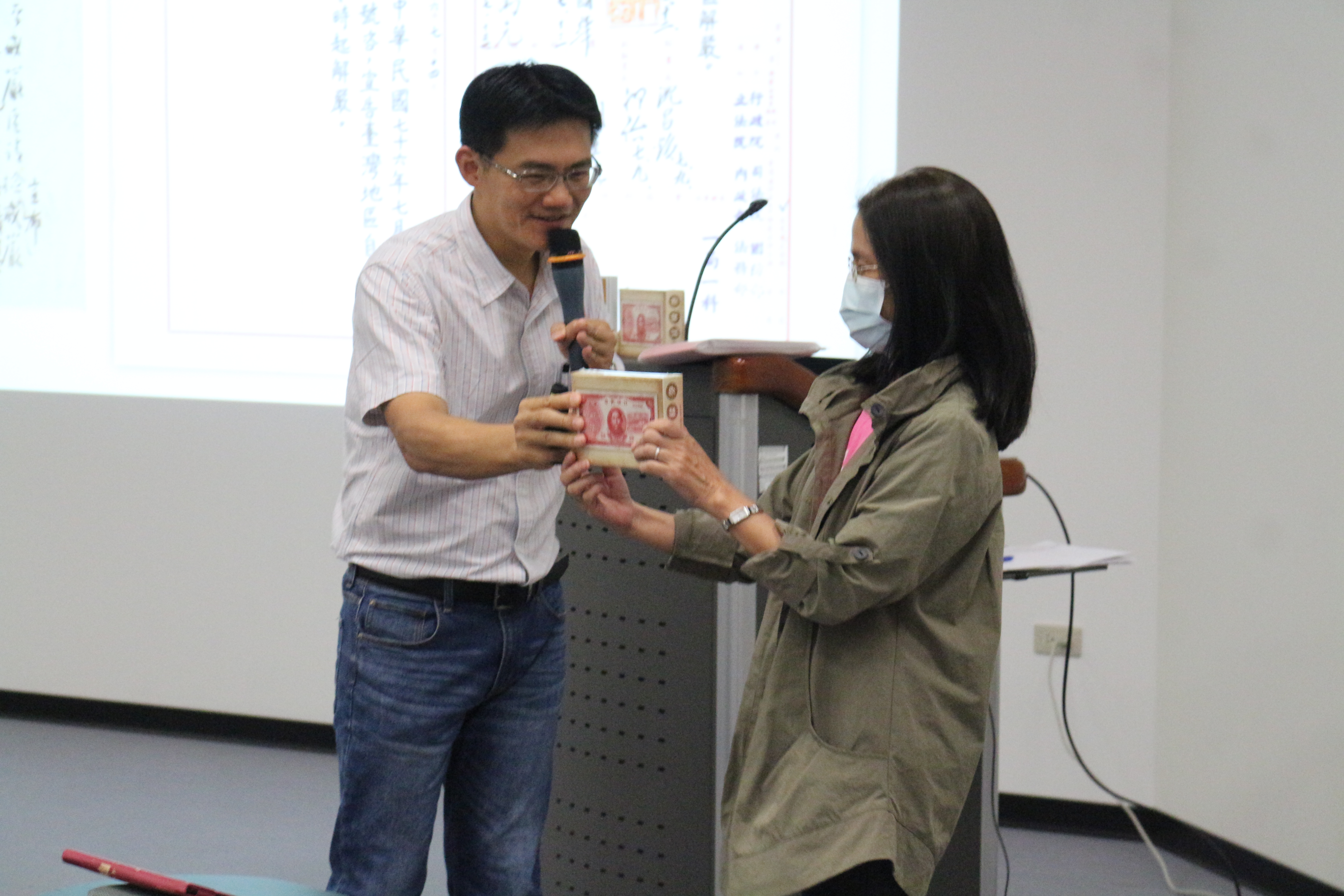 20201017文史講座_台灣禁聲的年代：國家檔案中的禁書與禁歌