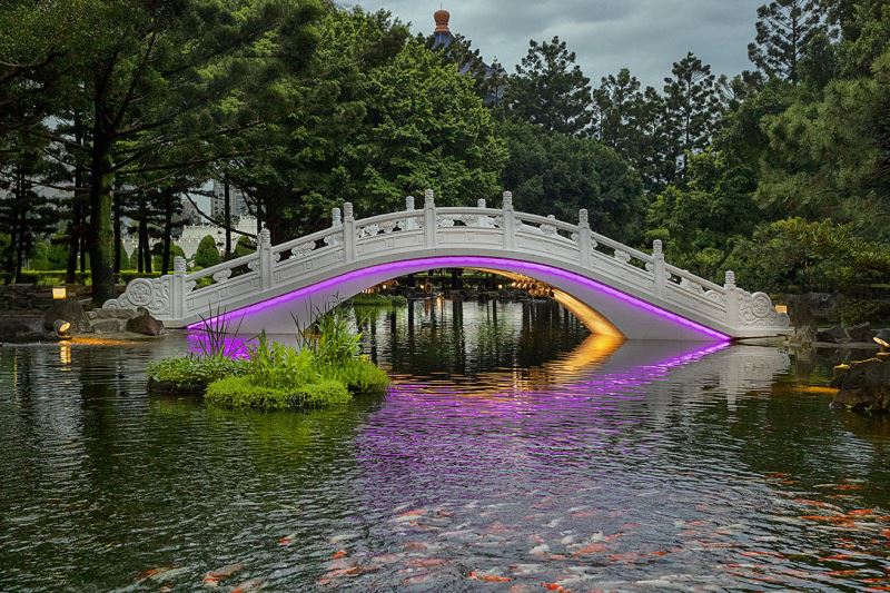 20190517 arch bridge Light night view (purple)