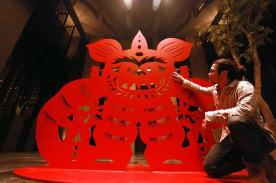 Paper-cutting Artist | Yang Shih-yi