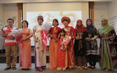 IMMIGRANTS HONORED WITH LITERATURE AWARDS