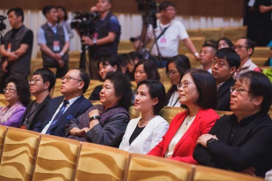 Minister visits upcoming Kaohsiung landmark