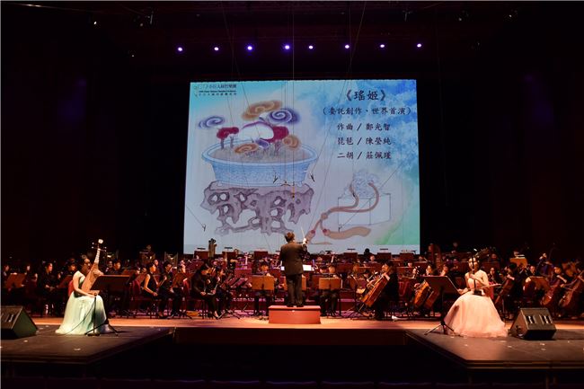 小巨人絲竹樂團2016年的「靈芝」音樂會，是一個成功的跨界創意，最重要的就是找到「跨界亮點」。