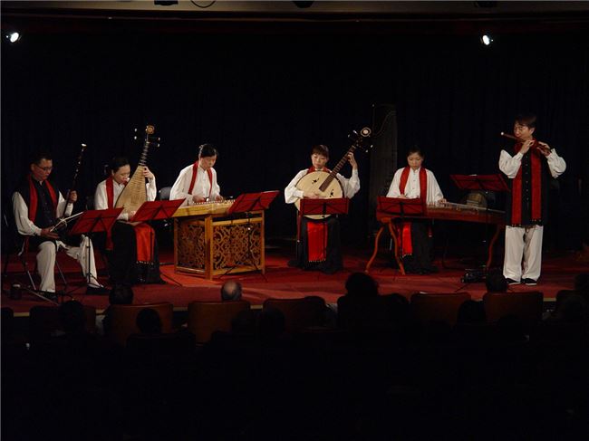 2004年巴文中心音樂會采風樂坊受邀參與演出。