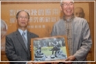 Wang Xiu-qi donated two of his pieces of bronze sculptures, “Grandpa Telling a Story