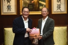 Curator of Dr. Sun Yat-sen Museum, Ipoh, Malaysia, Mr. Zhang Ying-jie, and other members visited the Memorial Hall. Director-general, Lin Guo-chang received them in person.
