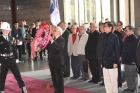 中華民國團結自強協會翟宗泉理事長率會員，向國父銅像獻花致敬。