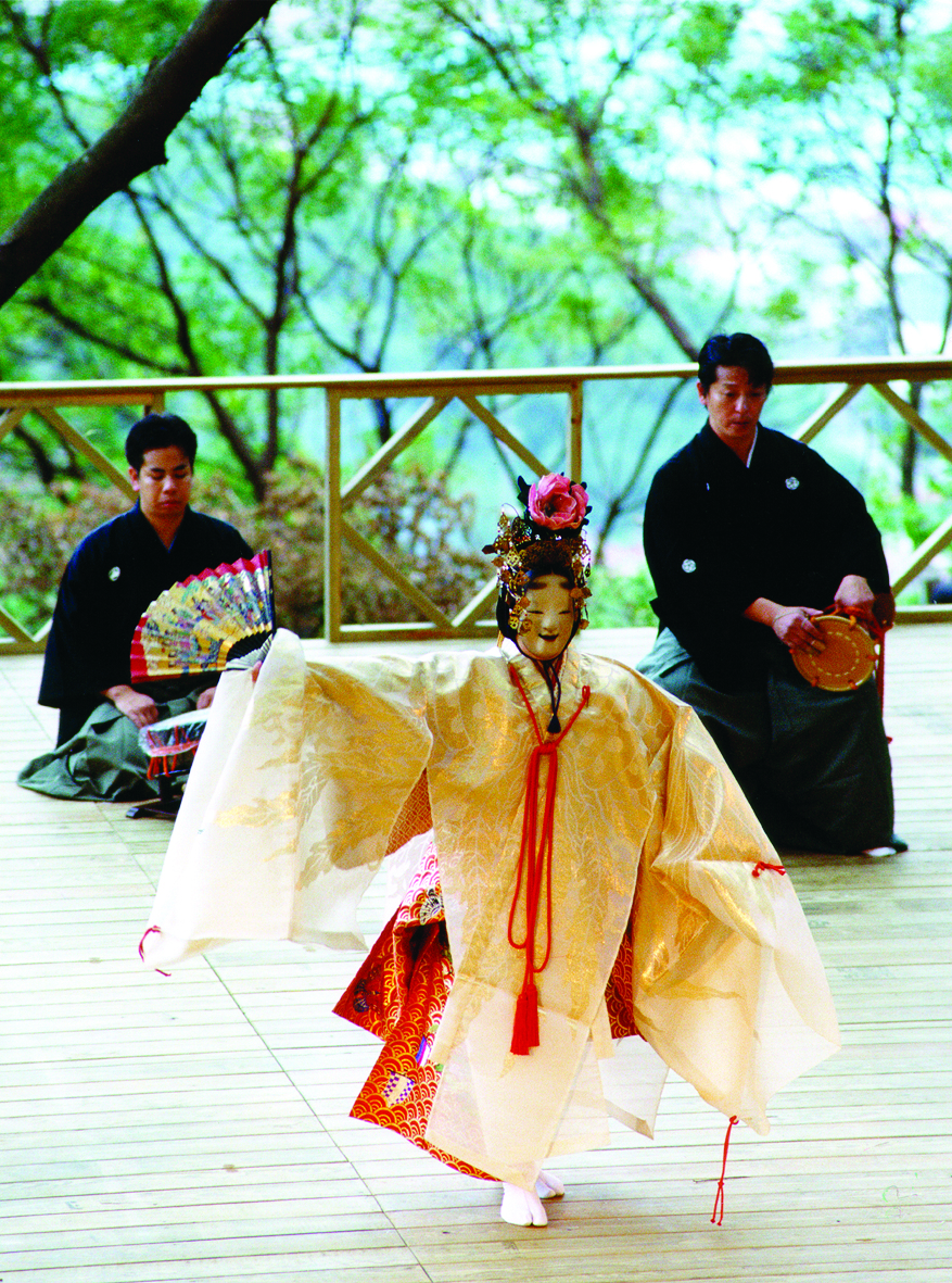 圖八   2000年日本喜多流能劇團受邀到北藝大荒山劇場作戶外演出。.jpg