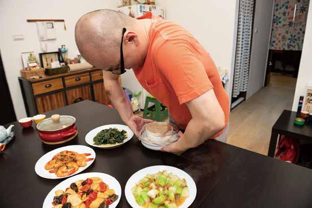 腐乳扣肉在溫宇航的口中是一切都簡單，但是烹調完出鍋倒扣入盤的等工序，處處見功夫。.jpg