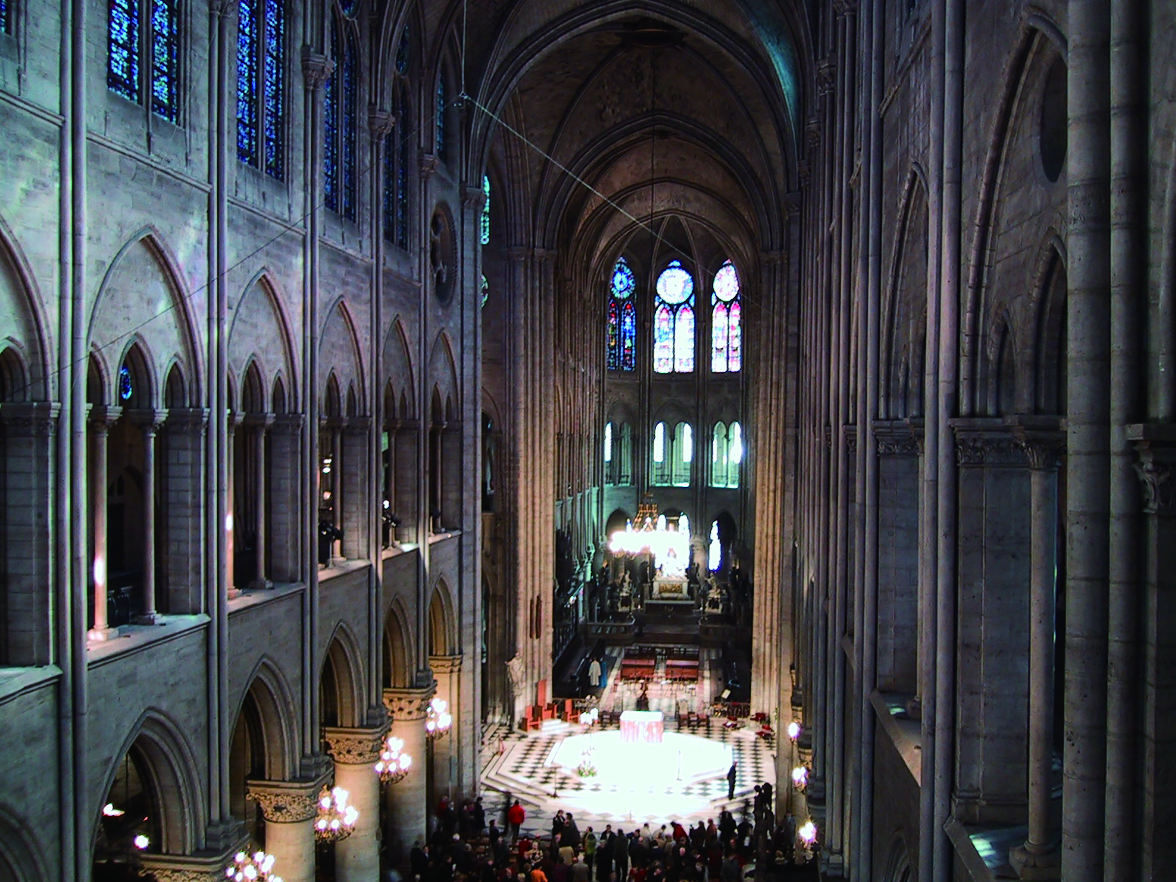 巴黎聖母院彌撒，筆者攝於2000年1月。.JPG