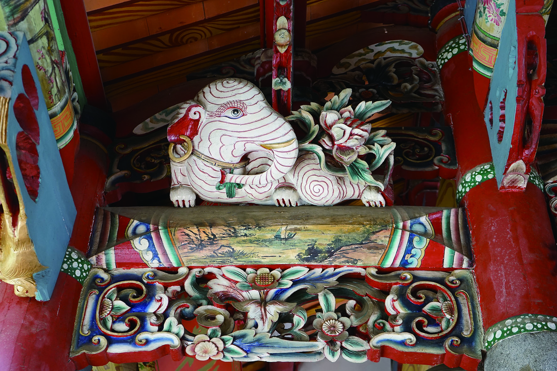 三元宮的各式裝飾將傳統工藝之美發揮得淋漓盡致。.JPG