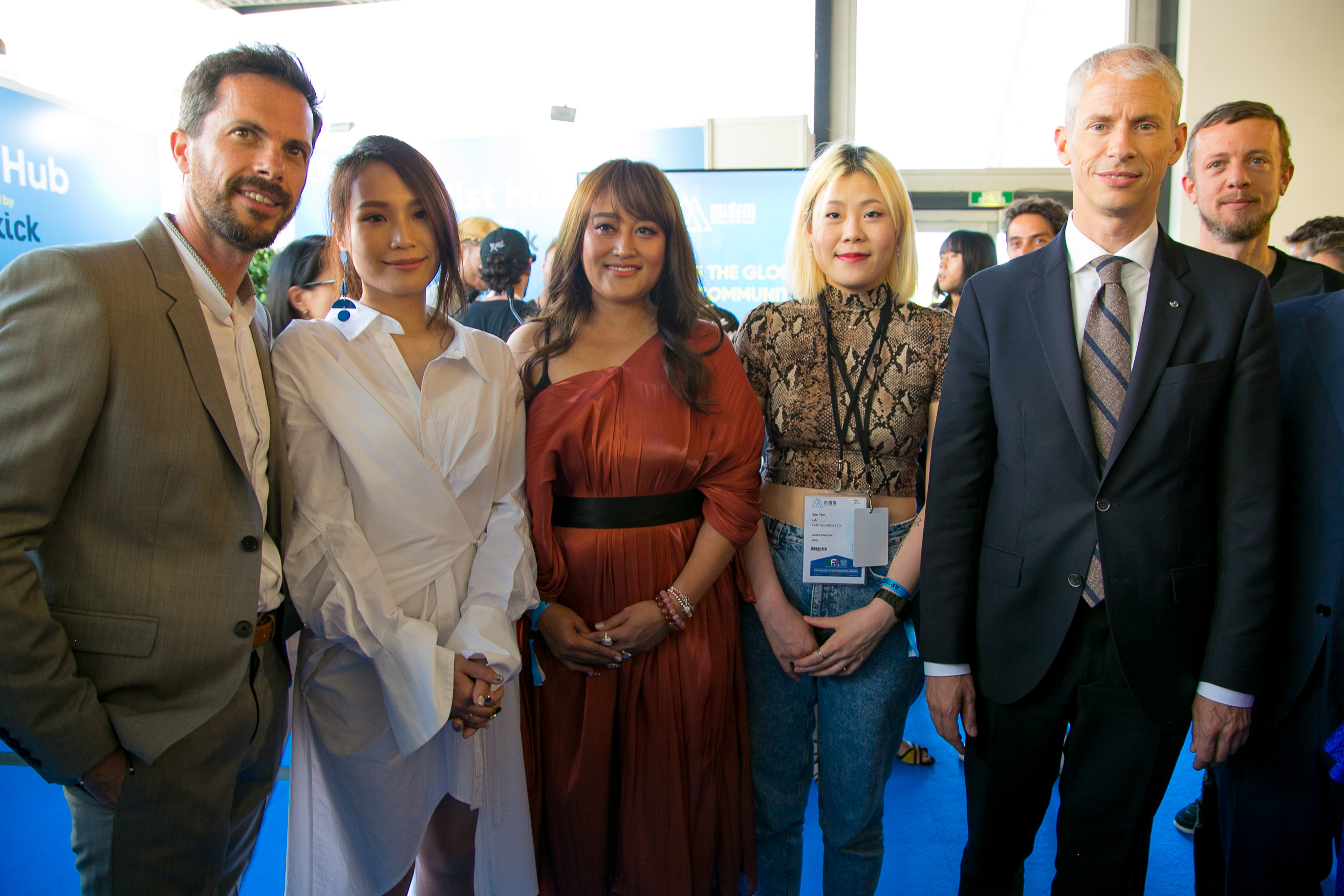 呂薔（左二）、家家（中間）、Sonia Calico（右二）與法國文化部長Franck Riester（右一）、MIDEM總監Alexandre Deniot（左一）合照.jpg