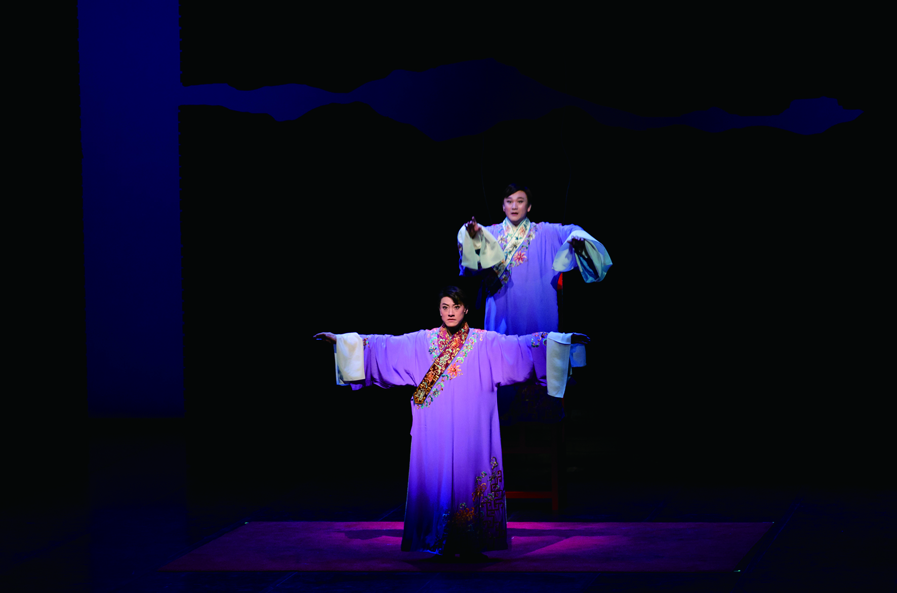 《百年戲樓》以舞臺劇的形式展現京劇演員臺前幕後的藝事浮生。.jpg