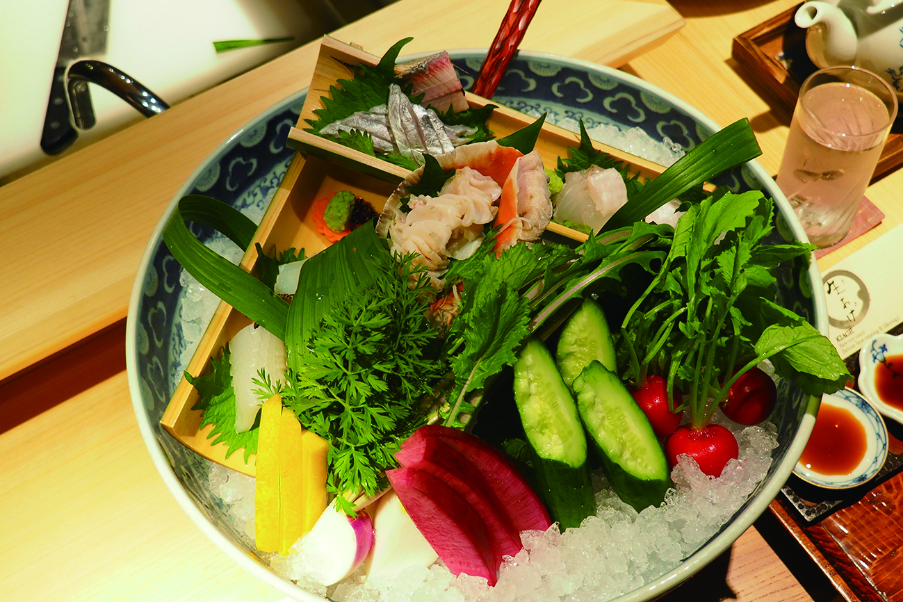 選用瀨戶內海現捕魚獲、貝類做成的生魚片，新嫩鮮美，搭配清甜的在地蔬食，第一道就讓人開了胃。.JPG