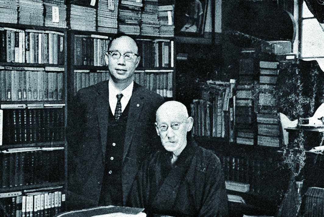 梁在平（左）拜會日本民族音樂學者田邊尚雄（右），留下珍貴合影。.jpg