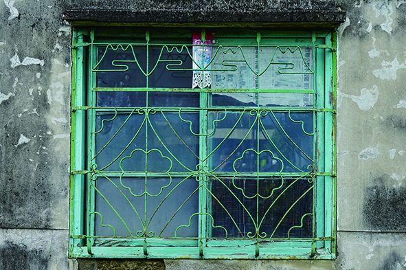 臺灣不少老宅的鐵花窗都會看見富士山的裝飾圖騰。.jpg