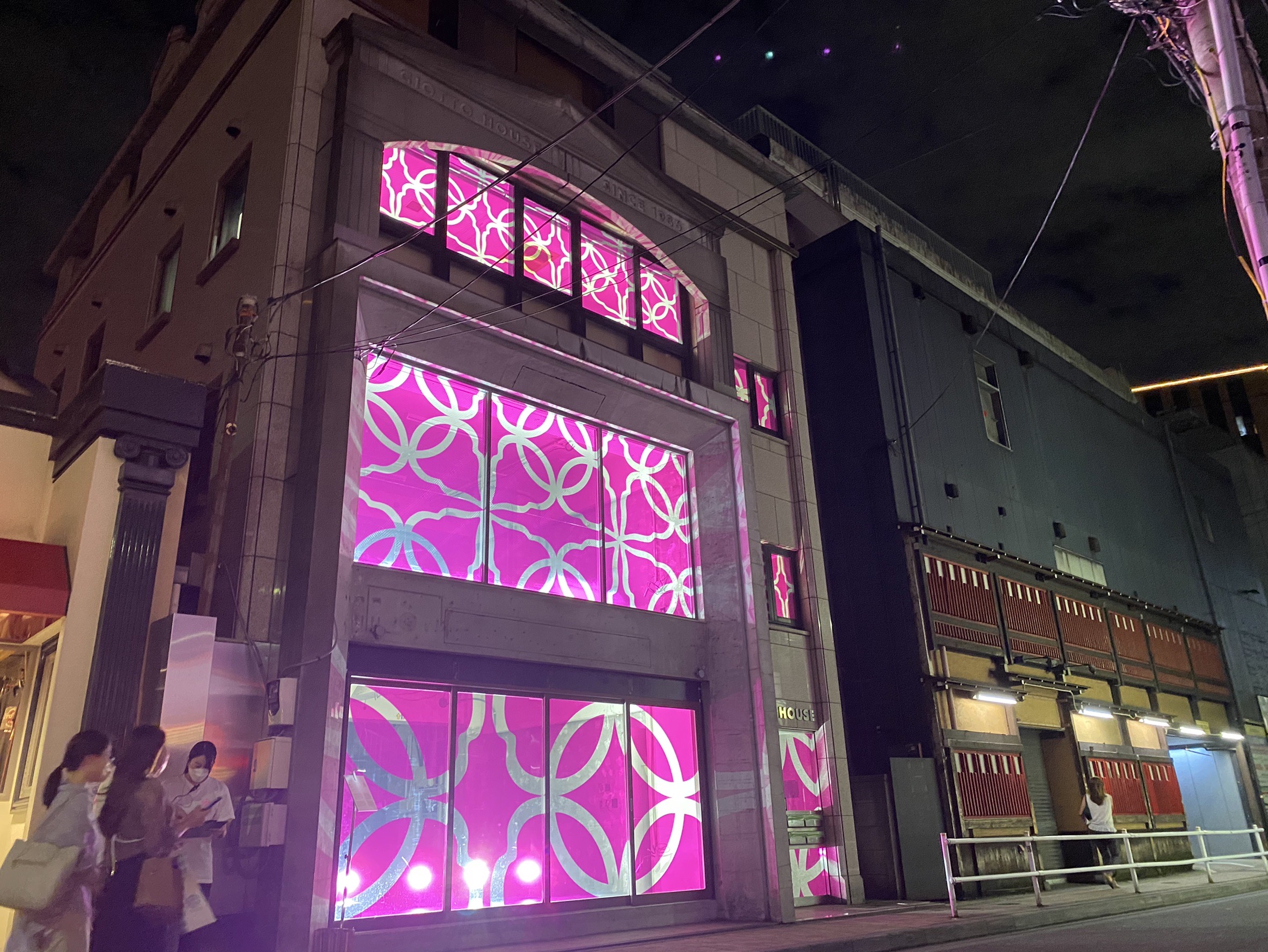 2.林明弘作品「窗」同步於鄰近六本木車站的GIOTTO HOUSE展出，吸引許多民眾前往參觀.jpg