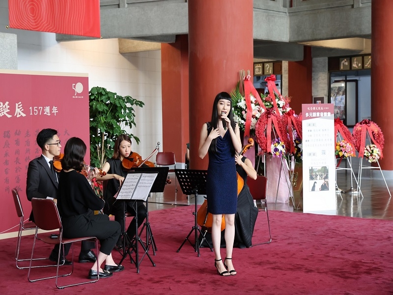 葉茲珽小姐演唱兩首臺語歌曲〈望春風〉、〈四季紅〉。