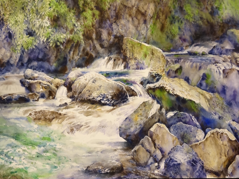 The painter loves the misty atmosphere around the clear rivers in the deep mountains of Taiwan. In the forests full of the natural wild fun, the changes of light and shadow bring about the charming patterns and colors. (Hidden Feelings in Colors: Wu Ching-lan Exhibition of Watercolor Painting, June 4-14 at De-ming Gallery)