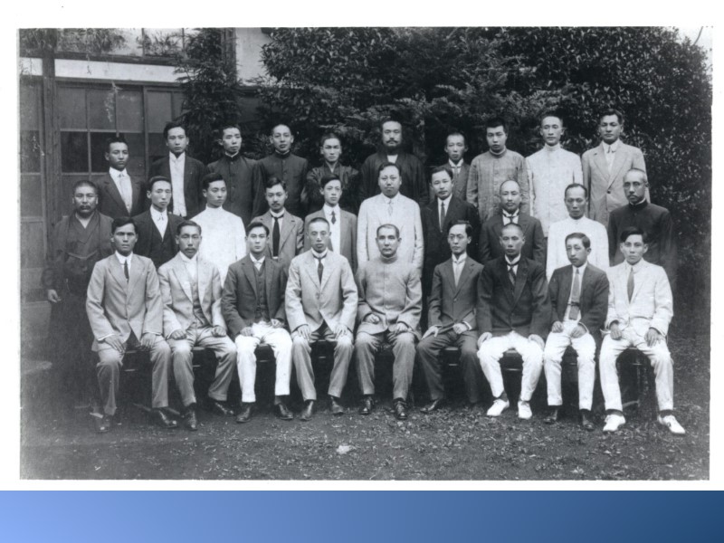 The Chinese Revolutionary Party was established in Tokyo on July 8th, 1914. Dr. Sun Yat-sen was the Chair. The party manifesto clarified the main purposes of carrying out the two principles of human rights and livelihood, eradicating dictatorship, and establishing a sound nation for the people. (Dr. Sun Yat-sen with party comrades, photo taken at the party establishment ceremony)