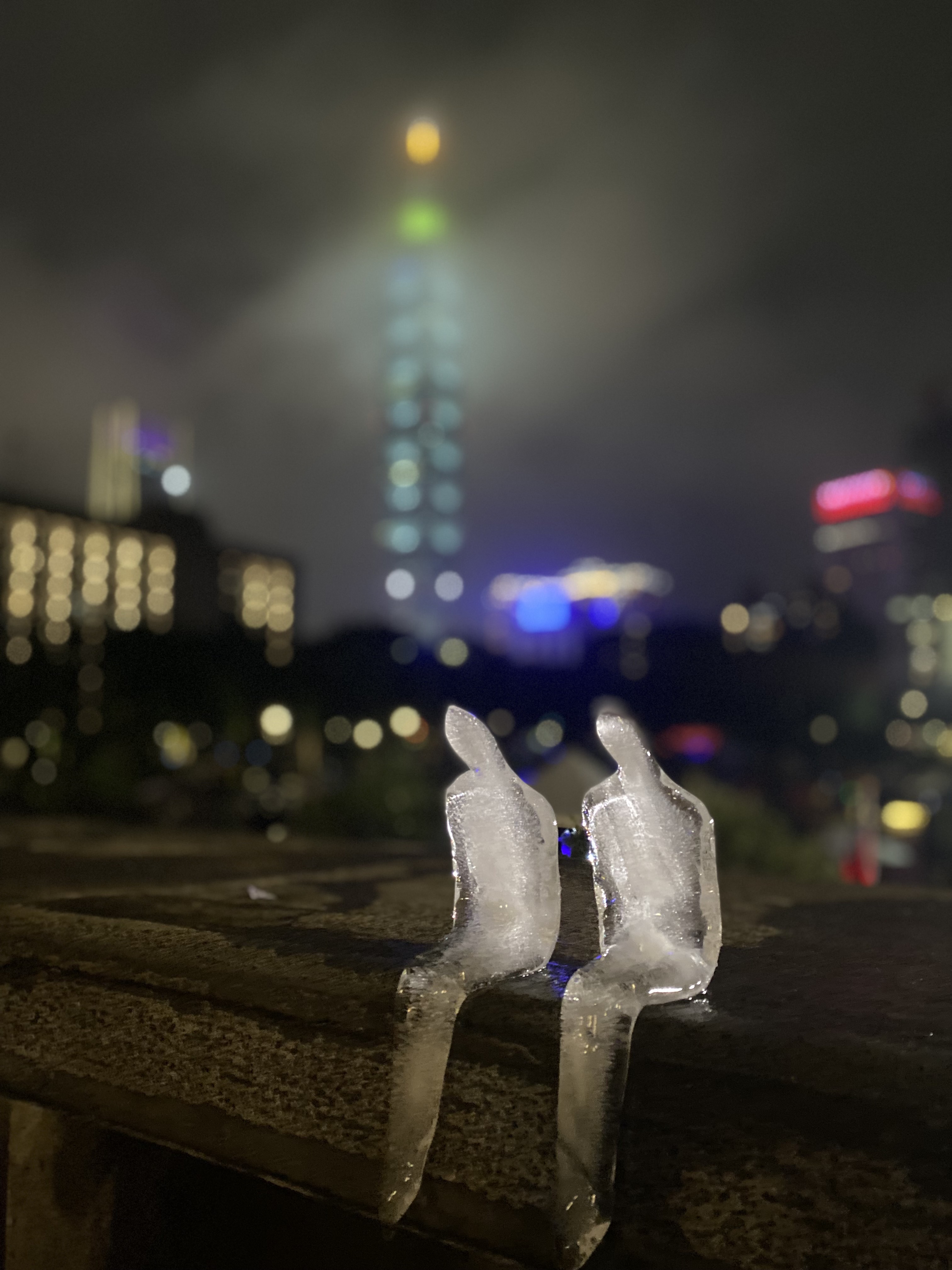 由巴西研究學者Néle Azevedo帶來「Minimum Monument Project 最小的紀念碑-小冰人藝術行動」，邀請民眾一同擺放3千個小冰人，在有限的時間內展示藝術行動，同時也關注全球暖化的環境議題。 112.10.07