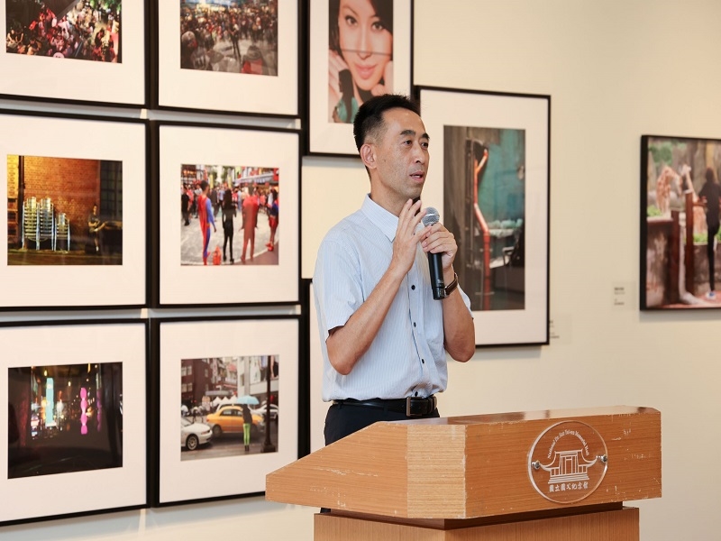 Director-general Wang Lan-sheng of National Dr. Sun Yat-sen Memorial Hall gave a speech at the opening ceremony of “Refinement & Reflection—Kang Tai-sen Narrative Photography Exhibition.”