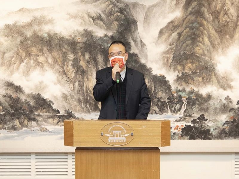 At “2022 Affection for the Earth-Lo Cheng-hsien Ink Painting Exhibition,” Political Deputy Minister of Culture, Hsiao Tsung-huang, gave a speech.